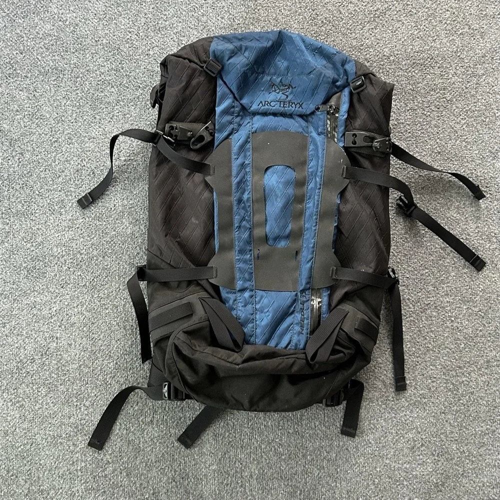 Arc'teryx Needle 35 Backpack 35L Black Blue One Size Hiking Nylon Canada Daypack